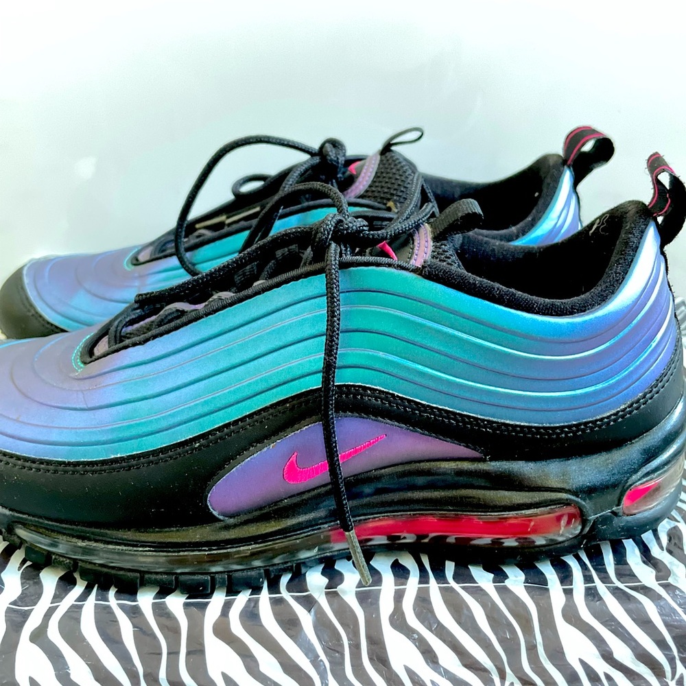97 Nike Air Max, 9.5 in Mens, iridescent colors.